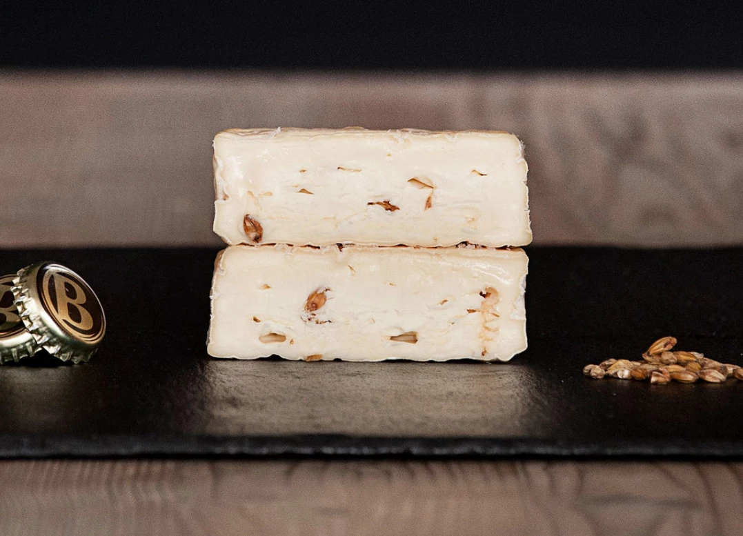 BRASii Forst Bierkas, Weichkäse Aus Kuhmilch Mit Forst Bier, Ca. 200g - Capriz 2 BRASii Forst Bierkas, Weichkäse Aus Kuhmilch Mit Forst Bier, Ca. 200g - Capriz – Bild 2