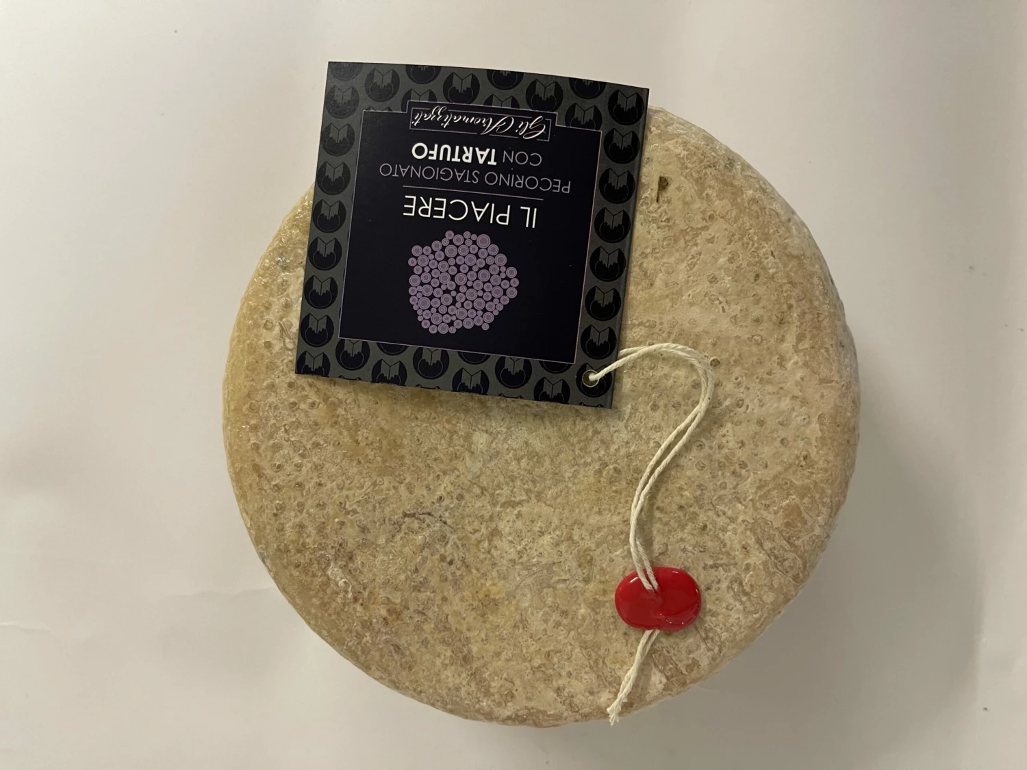 Schafskäse "Piacere" Mit Trüffel, Ca.1,30 Kg - Rocca Toscana Formaggi 2 Schafskäse "Piacere" Mit Trüffel, Ca.1,30 Kg - Rocca Toscana Formaggi – Bild 2