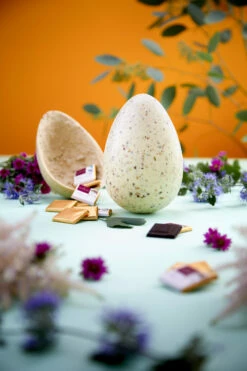 Osterei Aus Weißer Schokolade Mit Pistazien, 200 G, Glutenfrei - Domori -Fleisch- & Wurstwaren Verkäufe uovo pistacchio pasqua 2022 AMBIENTATA